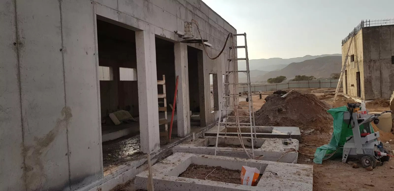 חב4ר4ת יהלום מקבוצת המחסן למקצוען מבצעת עבודות ניסור בטון וקידוח בטון בכל איזור אילת והערבה. החברה מבצעת גם עבודות הריסת מבנים, שאיבת חול שינויים בממדים ועבודות בטון נוספות.